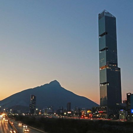 Hilton Garden Inn Monterrey Obispado Екстер'єр фото