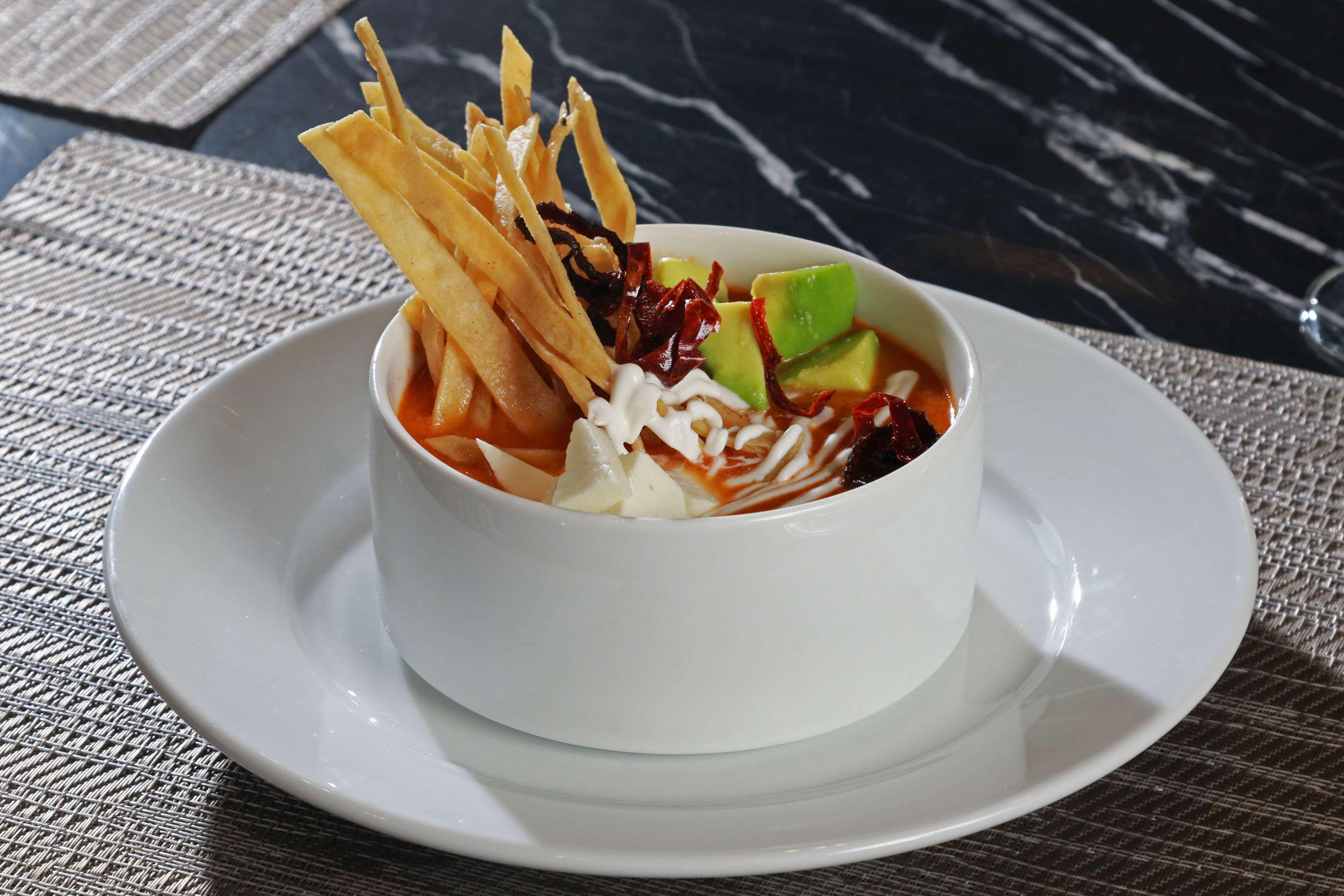 Hilton Garden Inn Monterrey Obispado Екстер'єр фото
