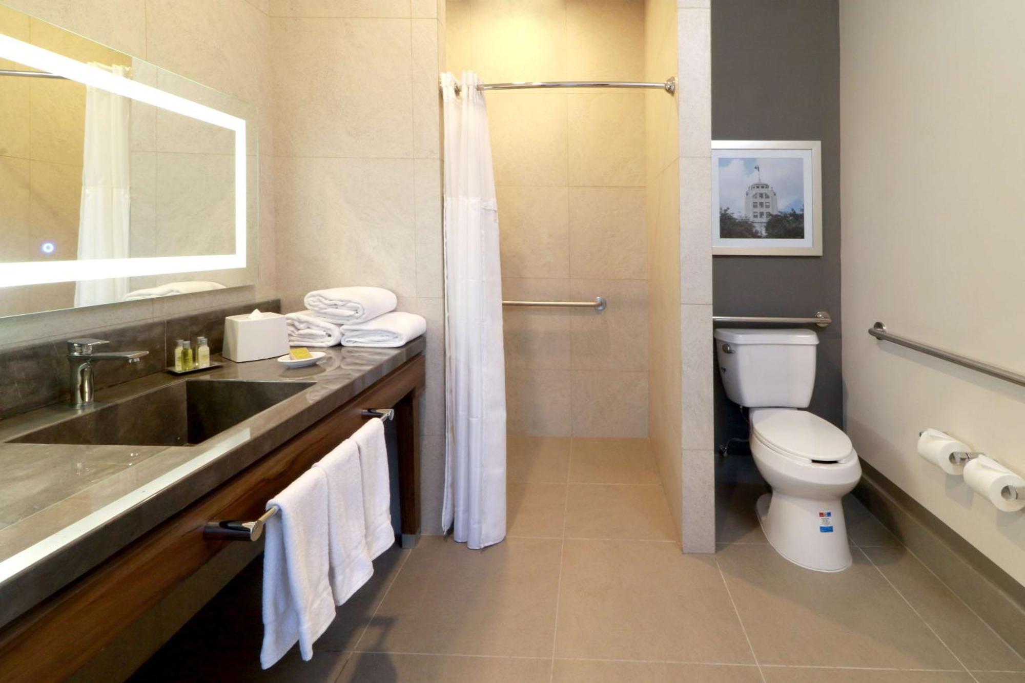 Hilton Garden Inn Monterrey Obispado Екстер'єр фото