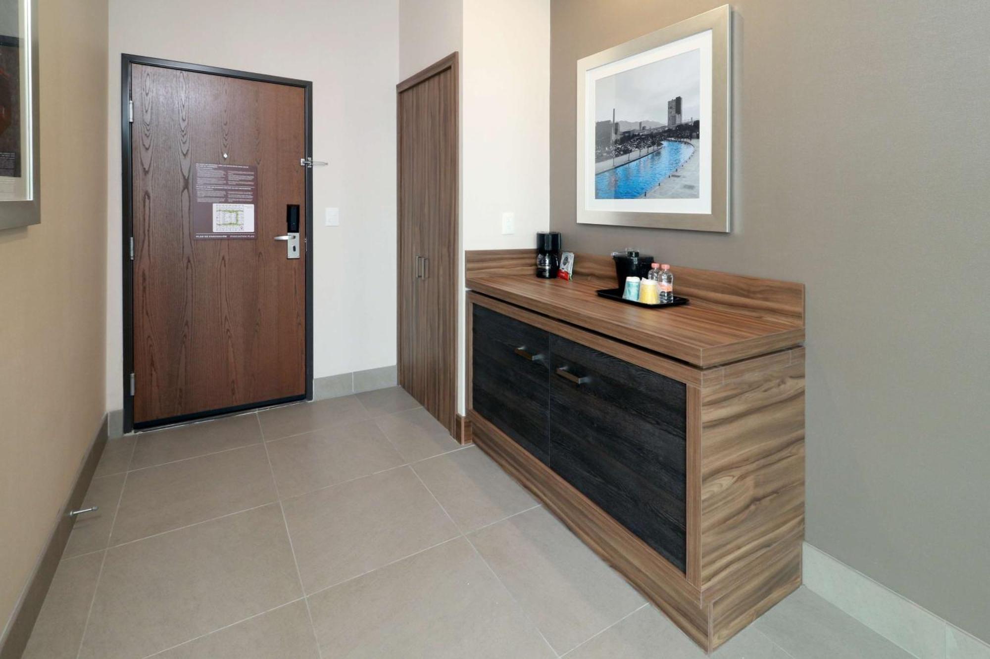 Hilton Garden Inn Monterrey Obispado Екстер'єр фото