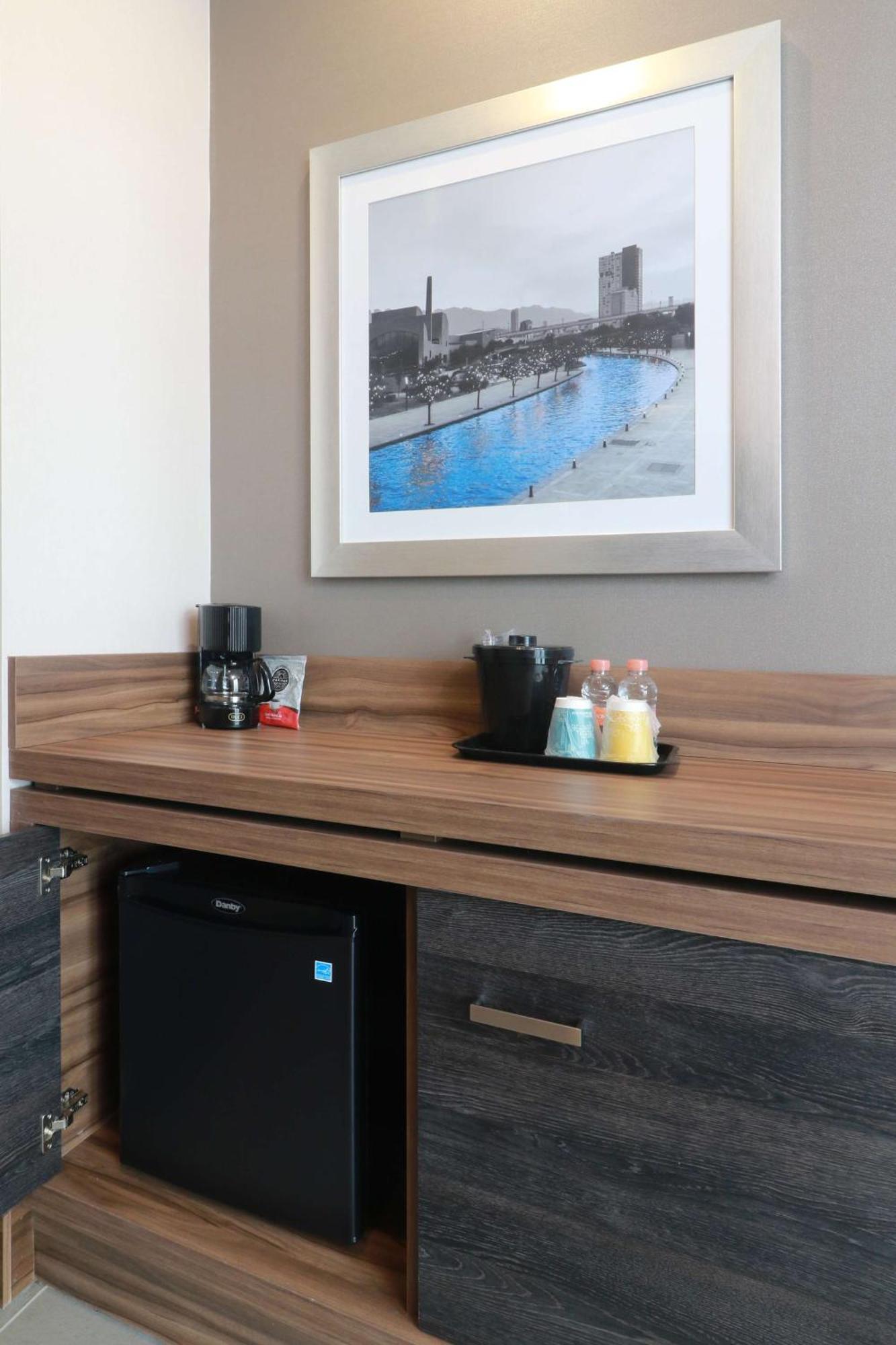 Hilton Garden Inn Monterrey Obispado Екстер'єр фото