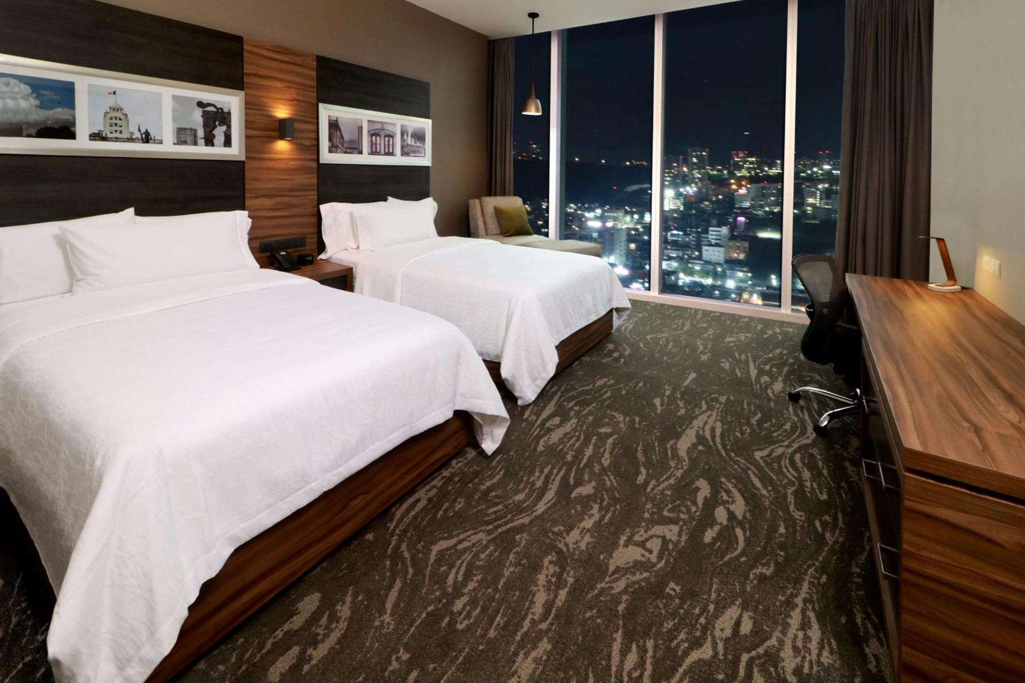 Hilton Garden Inn Monterrey Obispado Екстер'єр фото