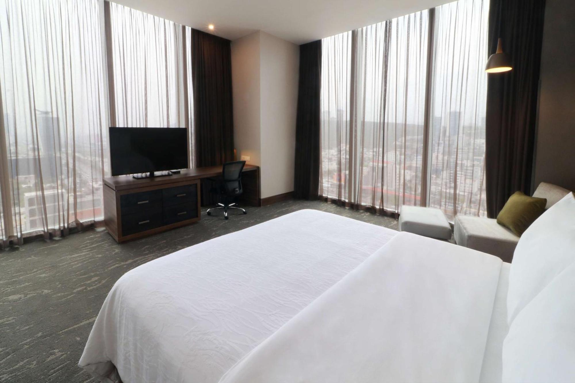 Hilton Garden Inn Monterrey Obispado Екстер'єр фото