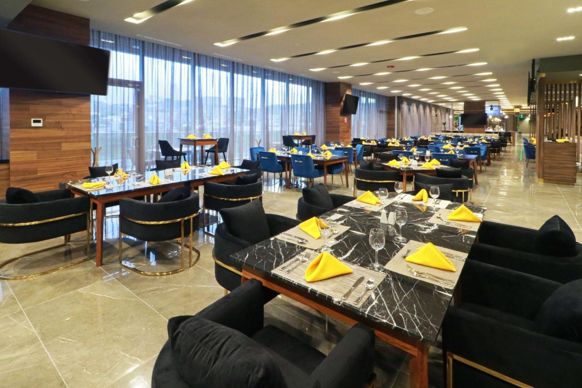 Hilton Garden Inn Monterrey Obispado Екстер'єр фото