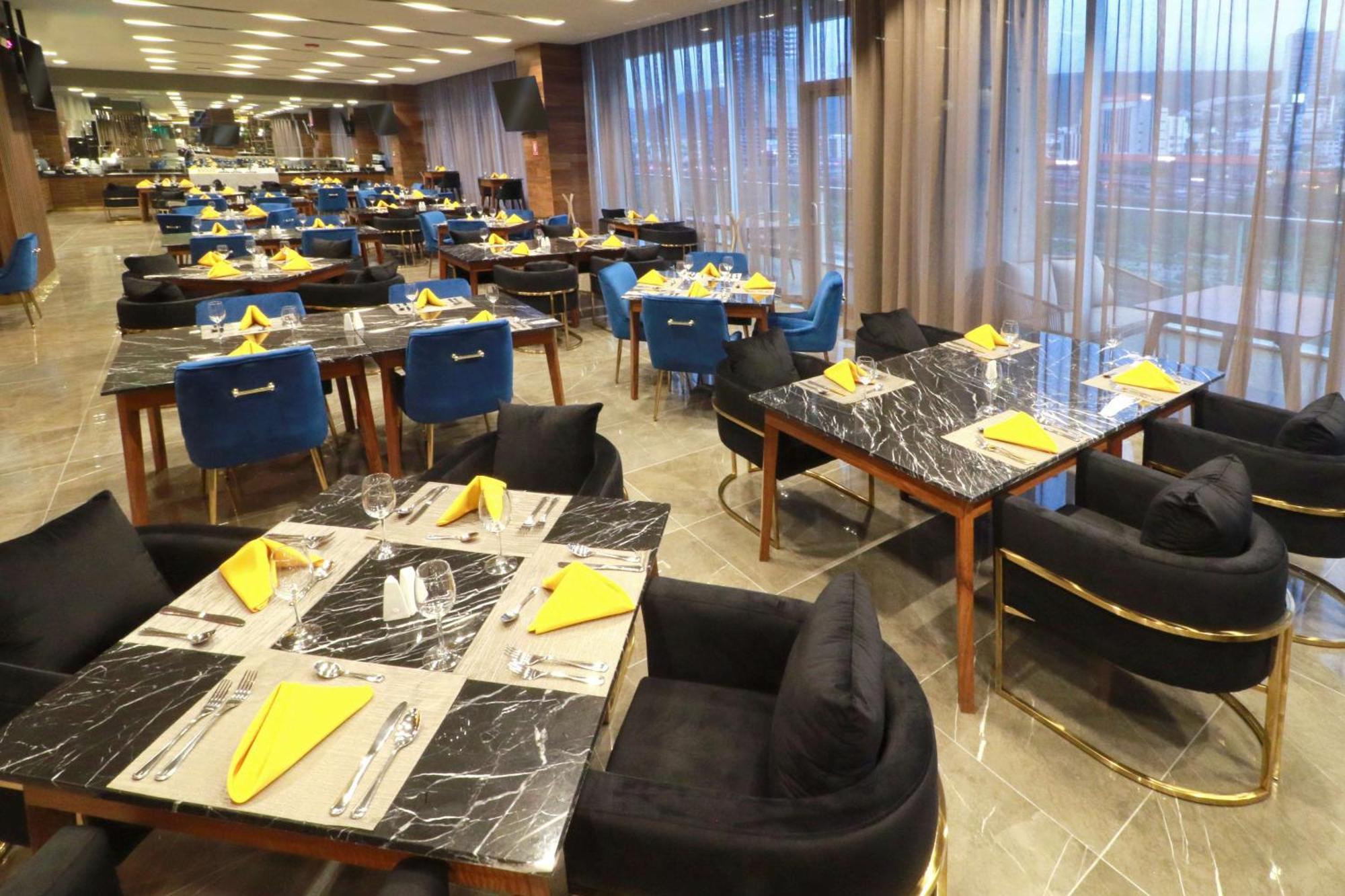 Hilton Garden Inn Monterrey Obispado Екстер'єр фото